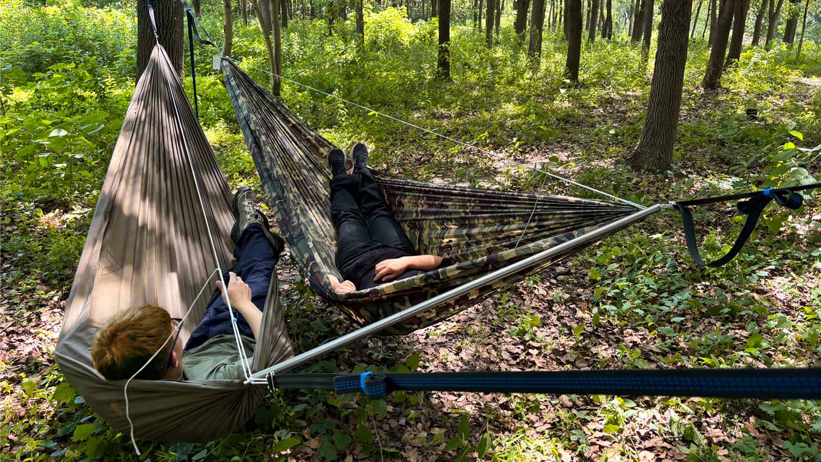 Best Ways to Set Up Two Hammocks Together